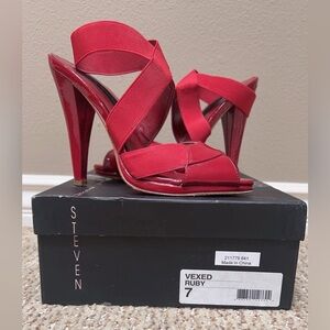 STEVE MADDEN Patent Leather Sandals